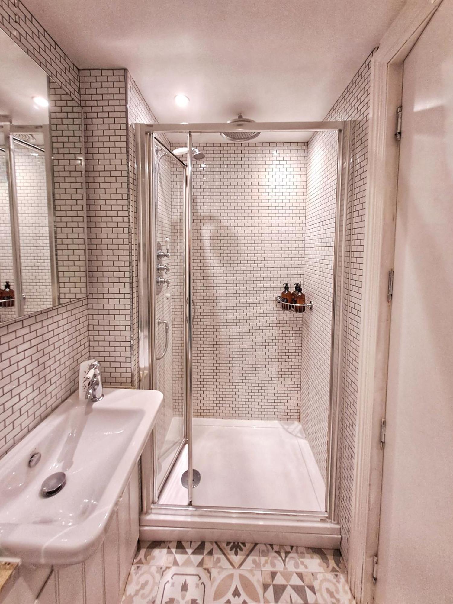 Apartament Luxury Victorian 2 Bed 2 Bath Flat E14 Londra