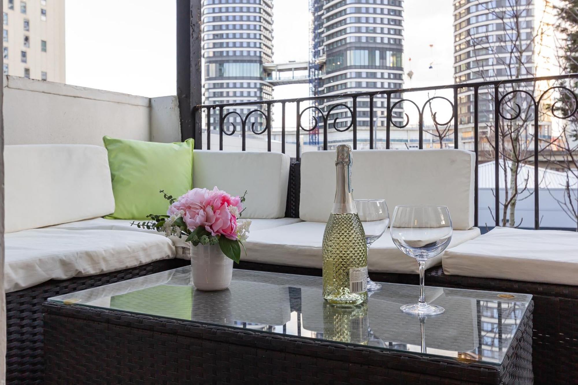 New Luxury 2 Bed 2 Bath Flat E14 Appartamento