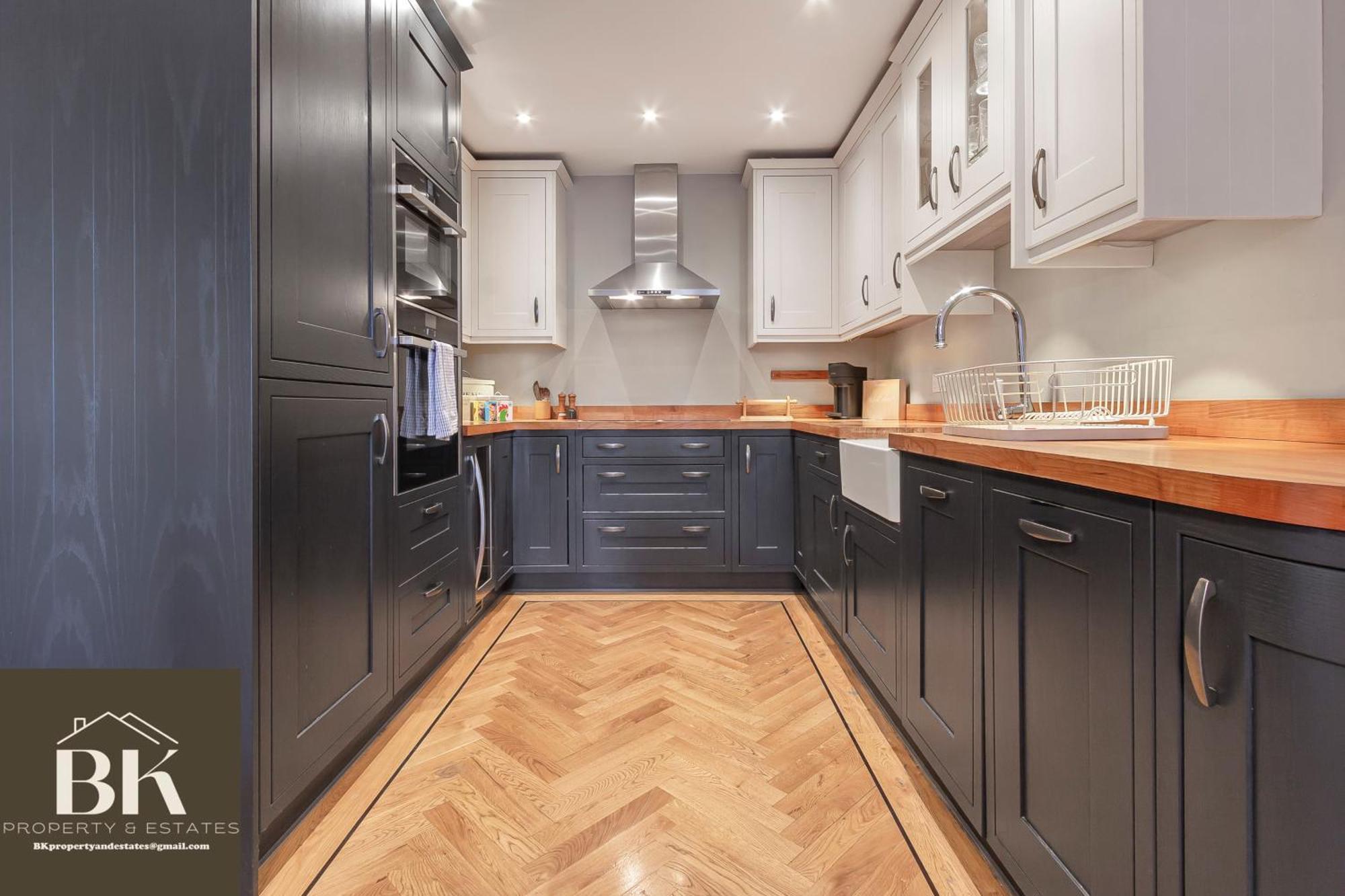 New Luxury 2 Bed 2 Bath Flat E14 Appartamento
